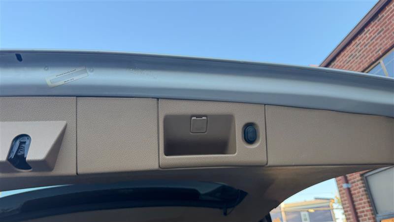 Used 2020 Cadillac Escalade Platinum AWD/4WD image 17