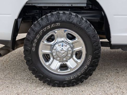Used 2022 RAM 2500 Tradesman w/ Chrome Appearance Group RWD image 22