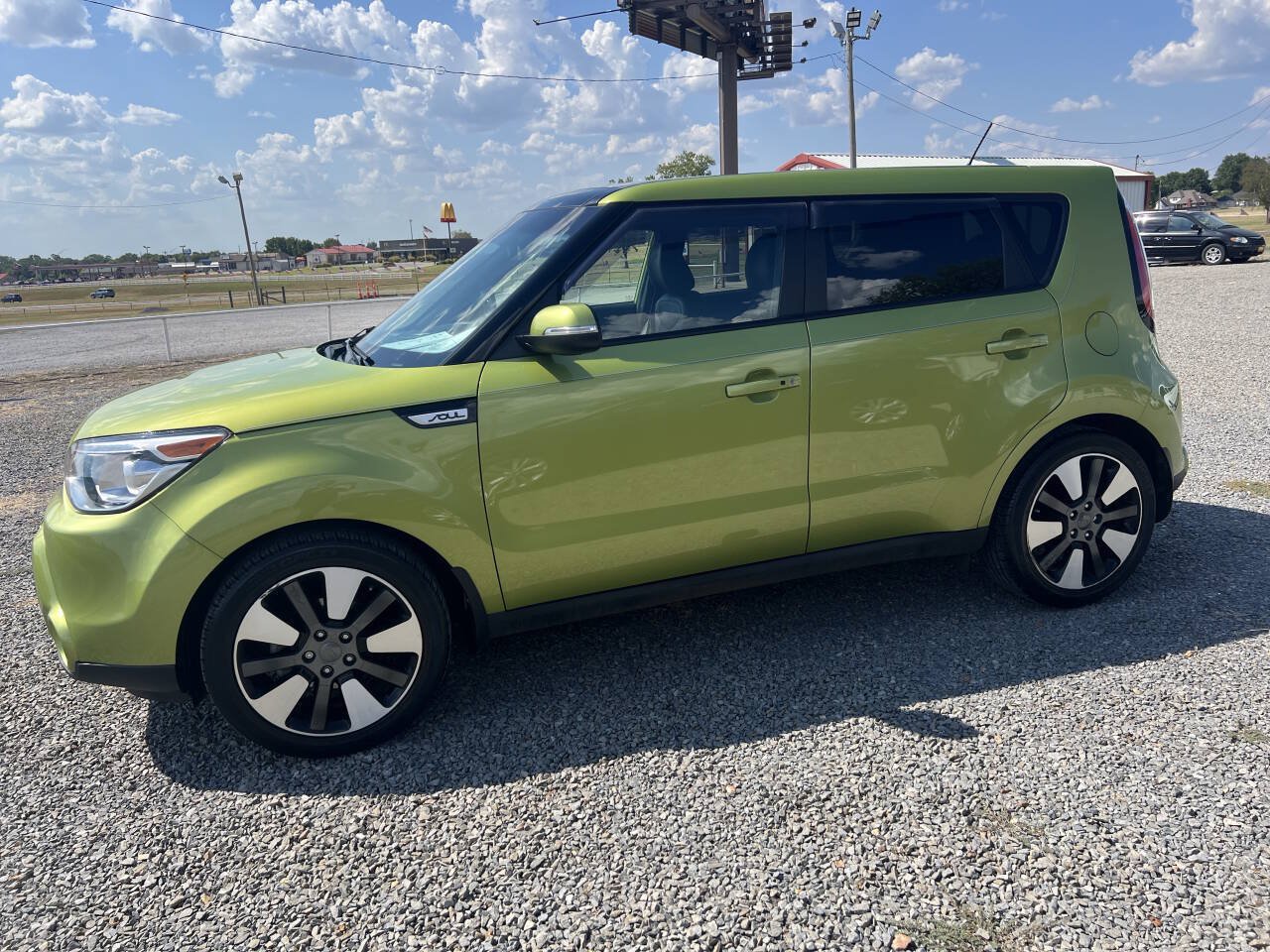 Used 2014 Kia Soul ! w/ Sun & Sound Package FWD image 2