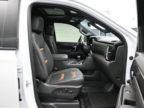 Used 2023 GMC Sierra 1500 AT4 w/ AT4 Premium Package AWD/4WD image 13