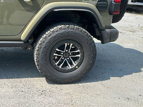 New 2025 Jeep Wrangler Unlimited Rubicon image 12