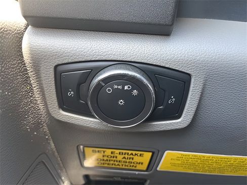 Used 2017 Ford F550 2WD Regular Cab Super Duty image 13