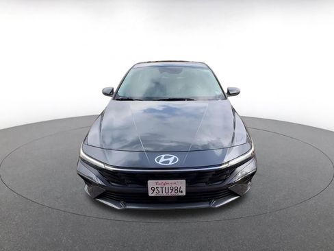Used 2025 Hyundai Elantra Limited image 4