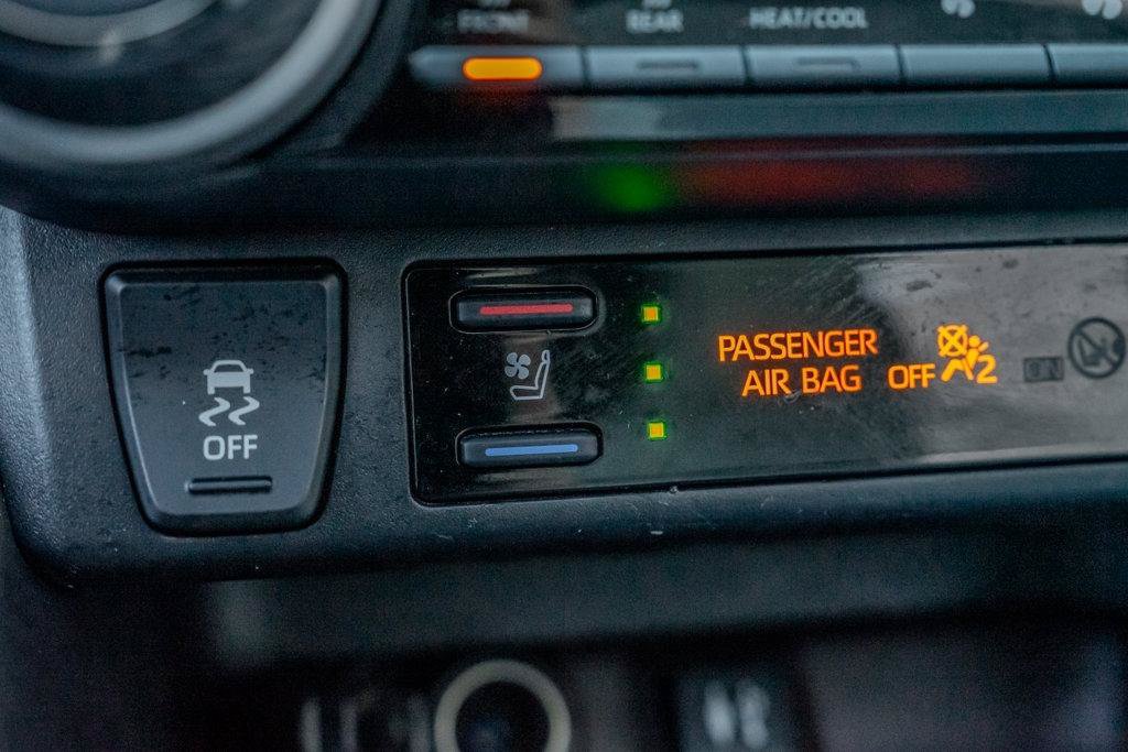 Used 2019 Toyota RAV4 Limited AWD/4WD image 32
