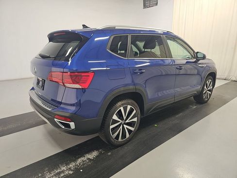 Used 2024 Volkswagen Taos SE FWD image 4
