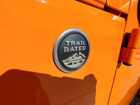 Used 2012 Jeep Wrangler Unlimited Sahara w/ Connectivity Group AWD/4WD image 10