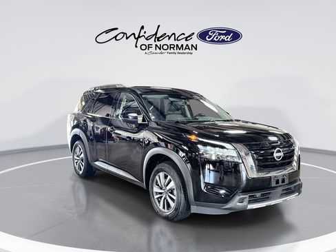 Used 2025 Nissan Pathfinder SL FWD image 11