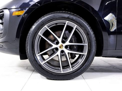 Certified 2023 Porsche Macan AWD/4WD image 26