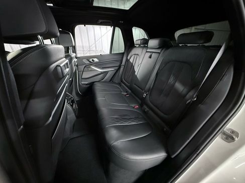 Used 2021 BMW X5 M50i w/ Executive Package image 21