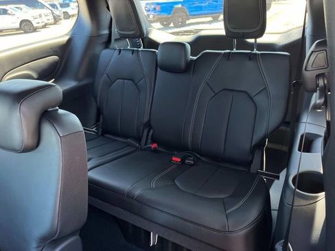 New 2026 Chrysler Pacifica Select image 8