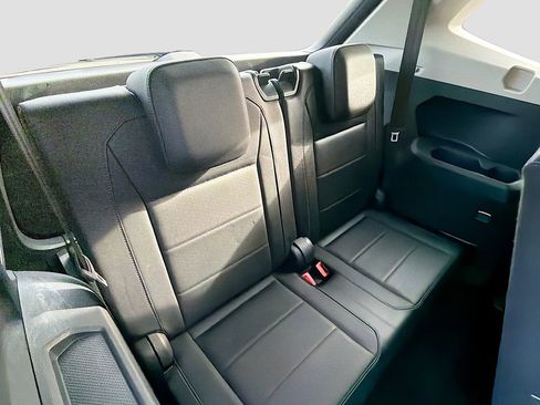 Used 2020 Volkswagen Tiguan SE R-Line image 25