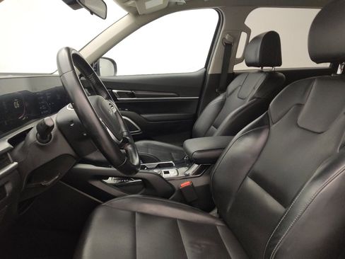 Used 2023 Kia Telluride LX image 17