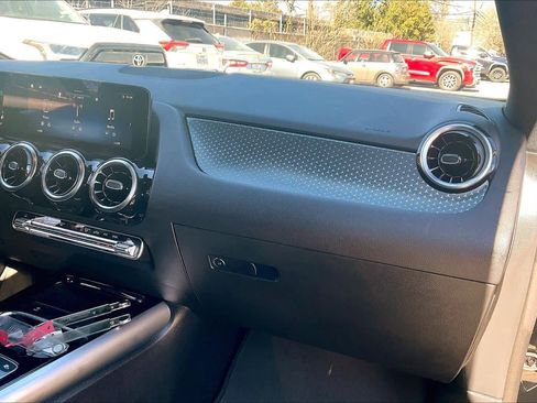 Used 2025 Mercedes-Benz GLA 250 image 18