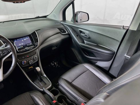 Used 2021 Chevrolet Trax LT w/ LT Convenience Package AWD/4WD image 21