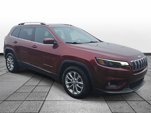 Used 2019 Jeep Cherokee Latitude w/ Cold Weather Group image 3
