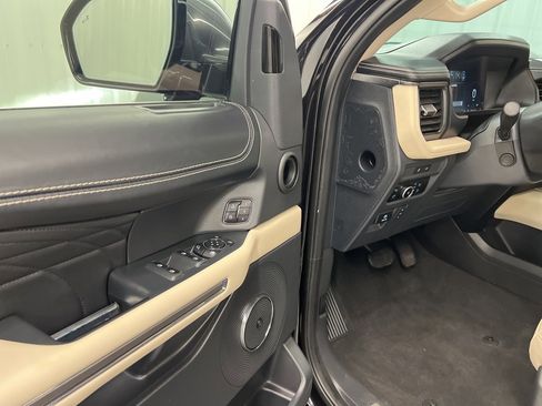 Used 2024 Ford Expedition Max Platinum image 19