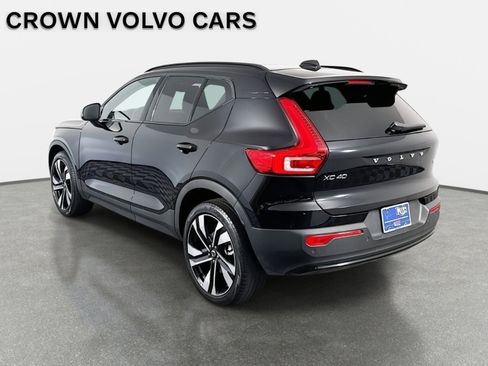 Used 2023 Volvo XC40 B4 Ultimate image 8