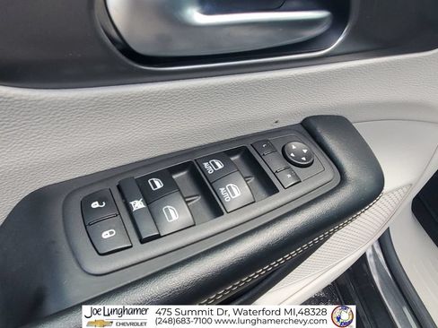 Used 2022 Chrysler Pacifica Touring-L FWD image 23