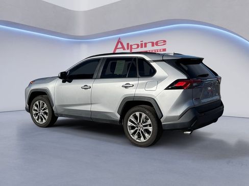 Used 2021 Toyota RAV4 XLE Premium image 3