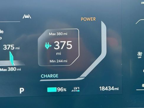 Used 2024 Kia EV9 Light Long Range RWD image 4