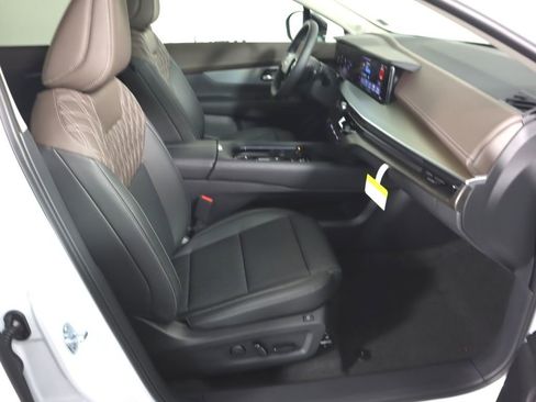 Certified 2025 Nissan Murano Platinum w/ Cargo Package image 28