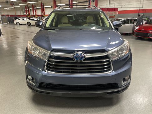 Used 2016 Toyota Highlander Limited image 3