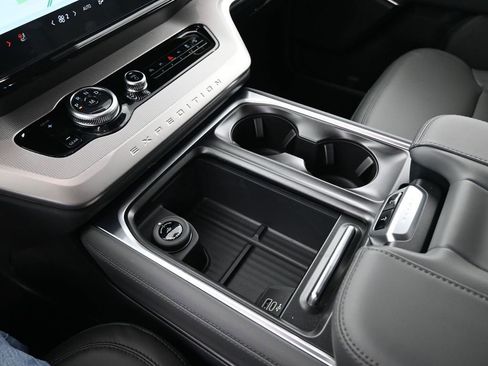 New 2026 Ford Expedition Active image 24