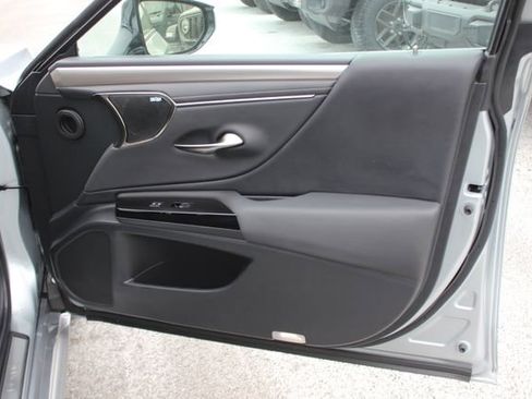 Used 2024 Lexus ES 350 F Sport w/ Accessory Package (Z2) image 32