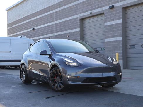 Used 2023 Tesla Model Y Performance image 1