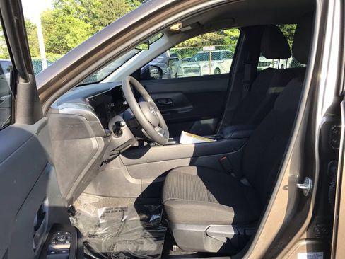 Used 2025 Nissan Kicks S FWD image 11