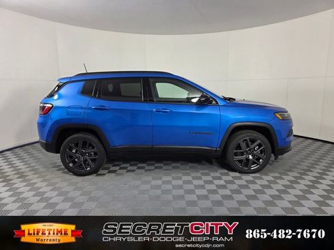 New 2026 Jeep Compass Latitude image 8