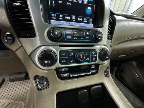 Used 2018 GMC Yukon XL SLT w/ Premium Edition AWD/4WD image 16