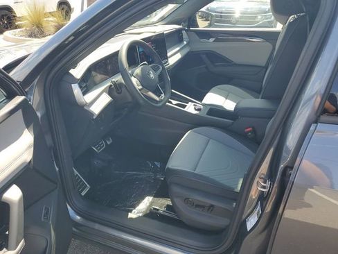New 2026 Volkswagen Tiguan SE R-Line FWD image 17