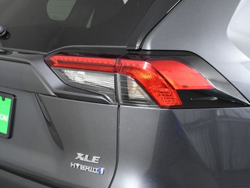 Used 2021 Toyota RAV4 XLE w/ Convenience Package image 31