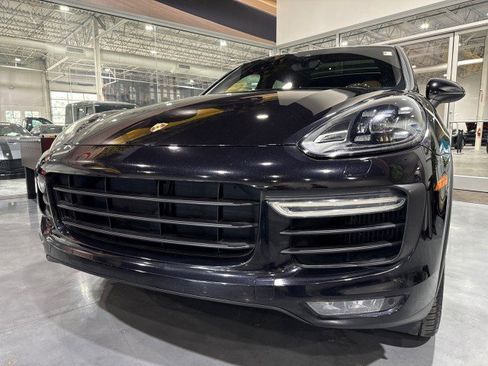 Used 2015 Porsche Cayenne Turbo image 30