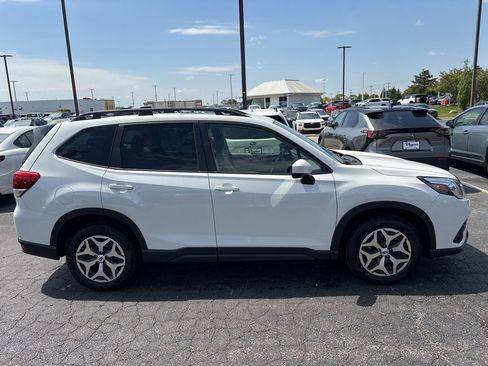 Certified 2024 Subaru Forester Premium AWD/4WD image 2