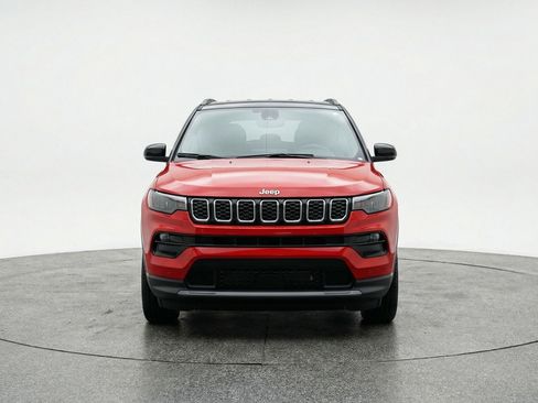 Used 2025 Jeep Compass Limited AWD/4WD image 2