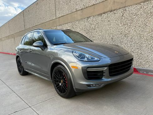 Used 2017 Porsche Cayenne GTS AWD/4WD image 9