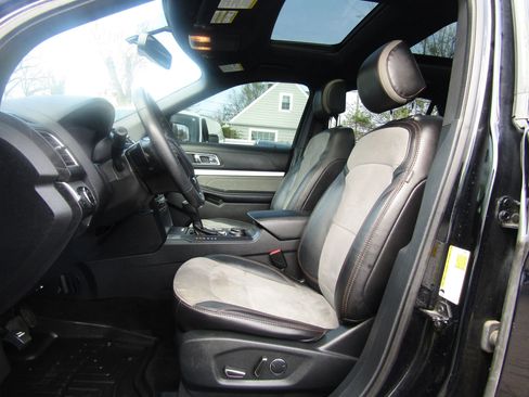 Used 2017 Ford Explorer XLT w/ Equipment Group 202A image 20