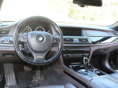 Used 2013 BMW 750Li xDrive AWD/4WD image 16