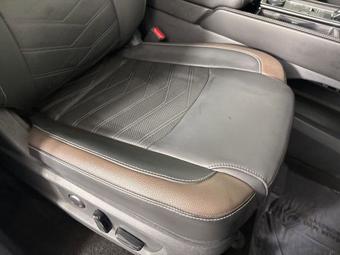 Used 2024 Nissan Pathfinder Platinum w/ Cargo Package image 32