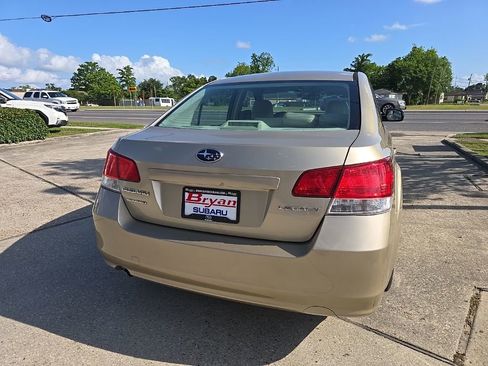Used 2010 Subaru Legacy 2.5i Limited AWD/4WD image 6