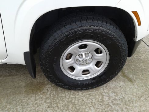 Used 2022 Nissan Frontier S w/ Technology Package image 9