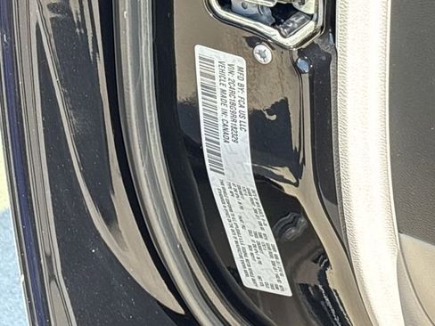 Used 2024 Chrysler Pacifica Touring-L image 33