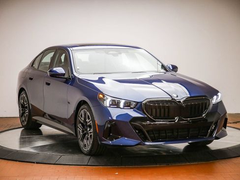 Used 2026 BMW 530i w/ M Sport Package RWD image 5