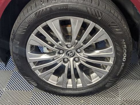 Used 2023 Toyota Venza Limited AWD/4WD image 8