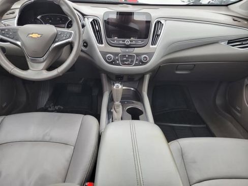 Used 2018 Chevrolet Malibu LT w/ Leather Package FWD image 11