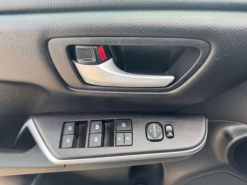Used 2017 Toyota Camry SE FWD image 17