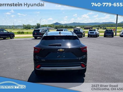 Used 2025 Chevrolet Trax LT FWD image 28