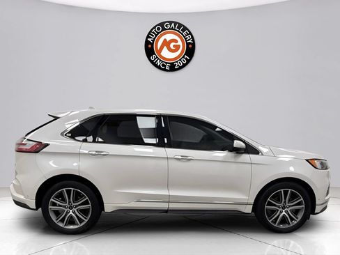Used 2019 Ford Edge Titanium w/ Equipment Group 301A FWD image 2
